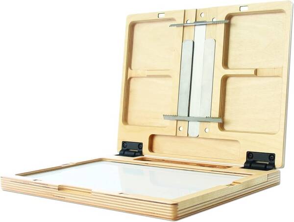 New Wave U.GO Plein Air Anywhere - Pochade Box 28.57cm x 21.33cm - 1